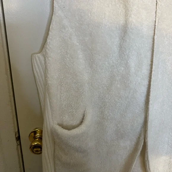 Love Tree Cream Fleece Vest - Picture 2 of 8